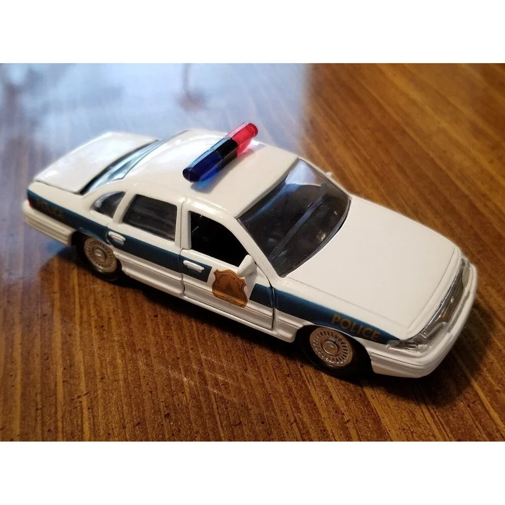Washington D.C Metropolitan Police Road Champs die cast police car 1:43 scale